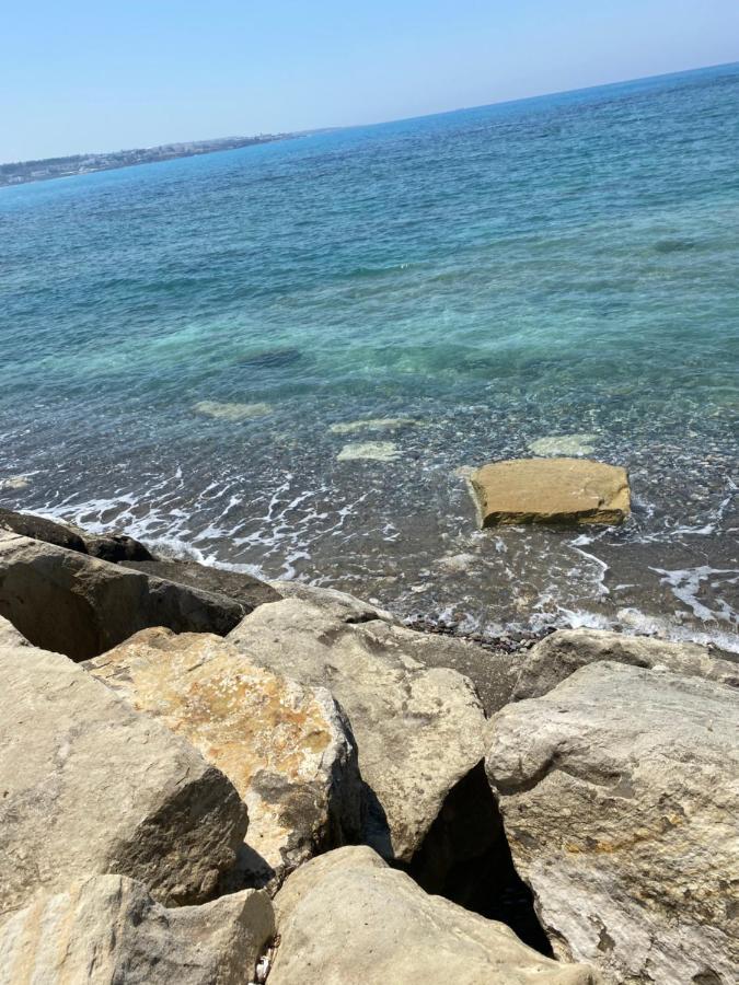 Coral Bay Modern Renovated Apartment By The Sea Paphos Eksteriør billede