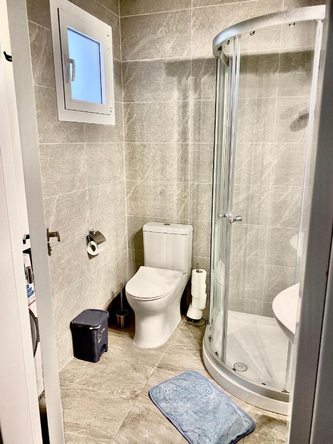 Coral Bay Modern Renovated Apartment By The Sea Paphos Eksteriør billede