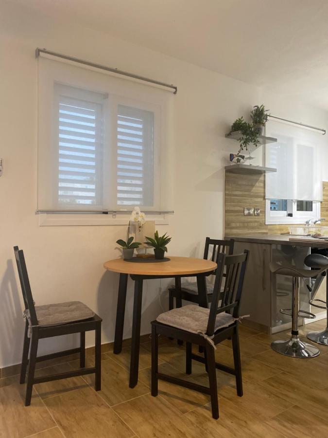 Coral Bay Modern Renovated Apartment By The Sea Paphos Eksteriør billede