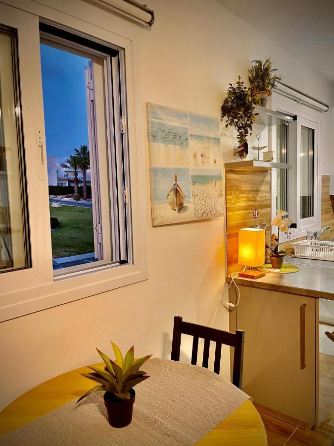 Coral Bay Modern Renovated Apartment By The Sea Paphos Eksteriør billede